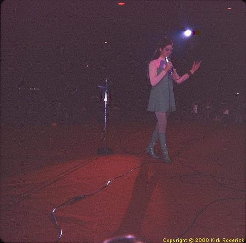 LIS67112312_-_Angela_singing_Rain.jpg 24.8K